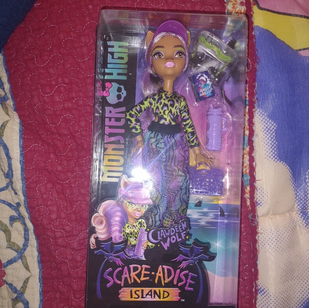 Monster High *New in Box* Clawdeen scaredise island